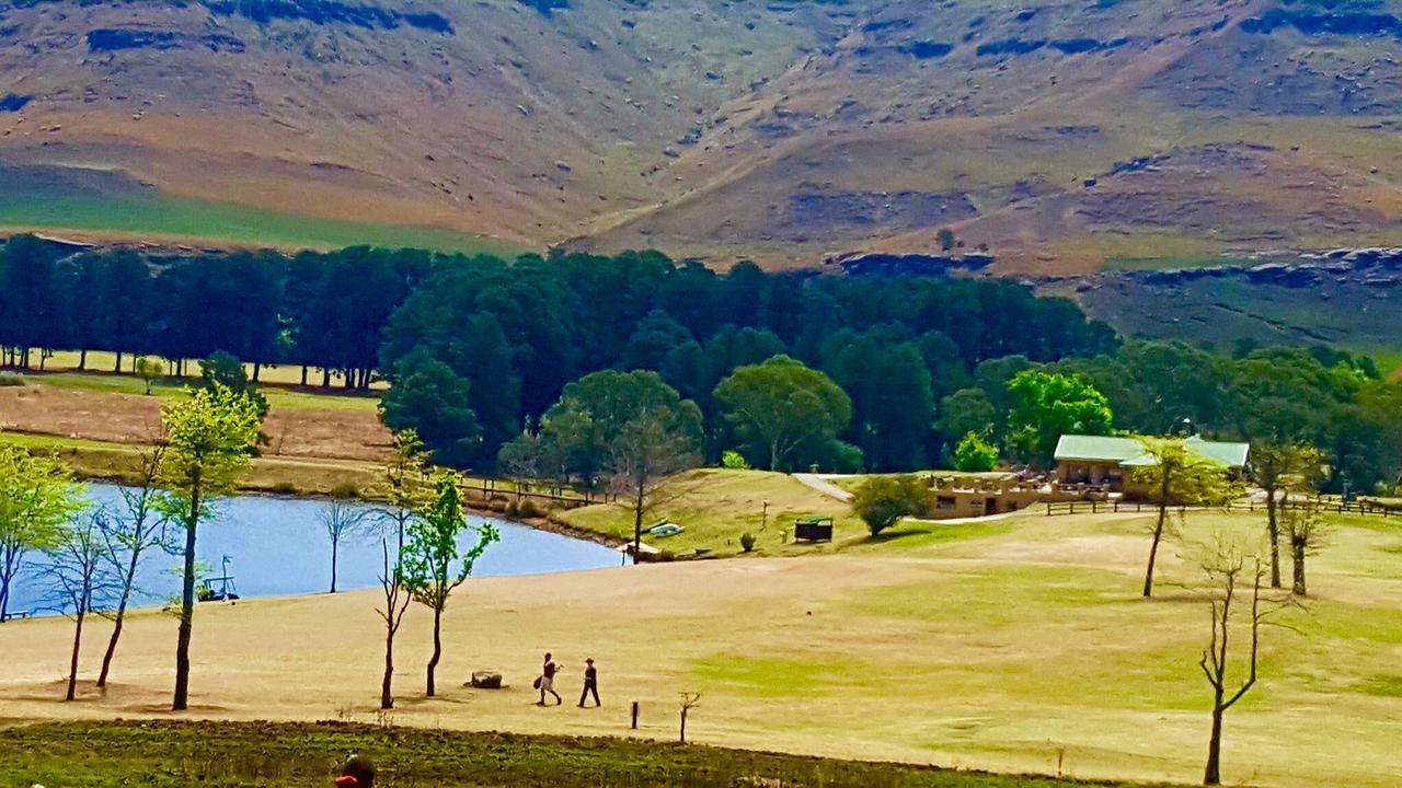 Villa 124 Fairways Drakensberg Gardens Underberg Esterno foto